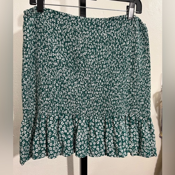 H&M Green Floral Mini Skirt - Picture 3 of 6